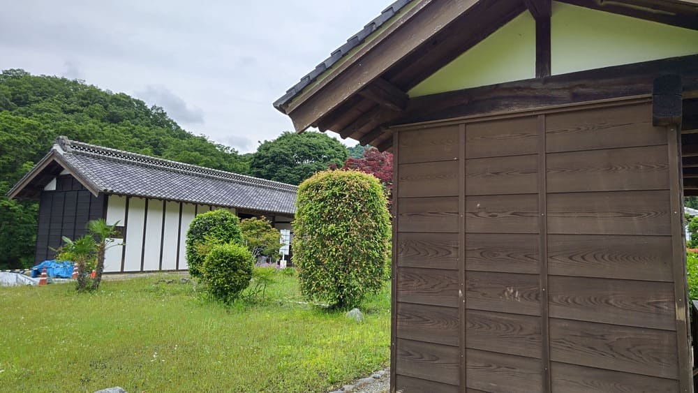 高山社跡